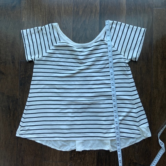 SANCTUARY Striped Flowy Top. Size XS - Picture 7 of 8